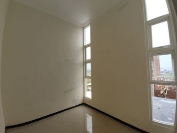 TERLARIS RUMAH MODERN 0 M JALAN UTAMA DEKAT KAMPUS UMM MALANG