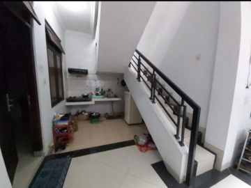 Rumah induk dan kost exclusive di jalan palagan dekat kampus UGM