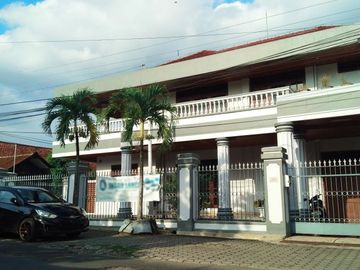 Rumah mewah megah di area kampus ternama