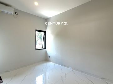 Rumah Dalam Cluster Bebas Banjir Di Graha Raya Gb 18134