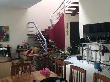 EXCELENTE UBICACIÓN, BONITA CASA EN VENTA, FRACCIONAMIENTO LAS MERCEDES 2