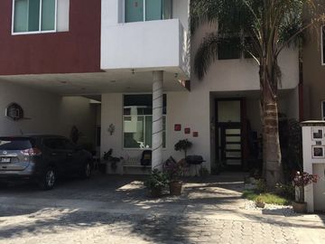 EXCELENTE UBICACIÓN, BONITA CASA EN VENTA, FRACCIONAMIENTO LAS MERCEDES 2