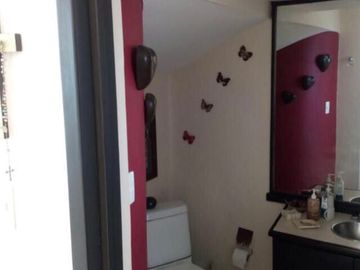 EXCELENTE UBICACIÓN, BONITA CASA EN VENTA, FRACCIONAMIENTO LAS MERCEDES 2