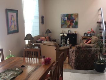 EXCELENTE UBICACIÓN, BONITA CASA EN VENTA, FRACCIONAMIENTO LAS MERCEDES 2