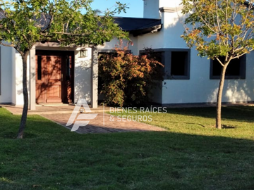 casa en venta de categoría en country los quebrachos
