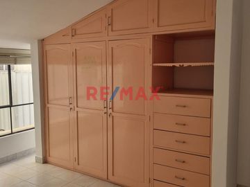 ✨ ¡Oportunidad Única en Urb Cafe Perú, Chiclayo! ✨

Descubre tu futuro hogar en este espacioso y acogedor condominio , ubicado en una de las áreas m