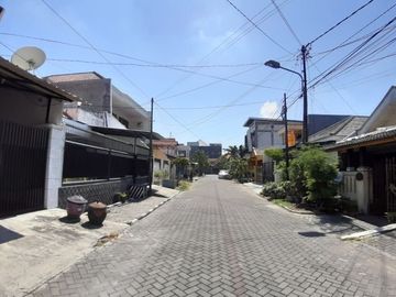 Di jual rumah kost mewah dan modern jalan dukuh kupang barat, surabaya