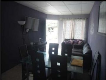 Se Vende Casa con terreno amplio de esquina en Las Mañanitas