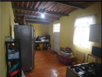 Se Vende Casa con terreno amplio de esquina en Las Mañanitas