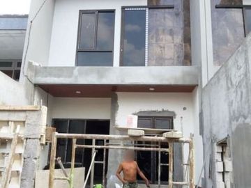 Rumah Tenggilis Mejoyo Minimalis, Row 3 Mobil