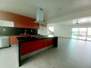 CASA EN VENTA EN LOMAS DE COCOYOC