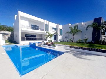 CASA EN VENTA EN LOMAS DE COCOYOC