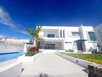 CASA EN VENTA EN LOMAS DE COCOYOC