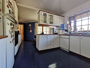 Casa en Venta en Machalí - Condominio Parque San Fuentes 6D + 5B