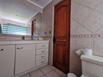 Casa en Venta en Machalí - Condominio Parque San Fuentes 6D + 5B