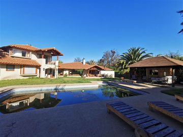 Casa en Venta en Machalí - Condominio Parque San Fuentes 6D + 5B