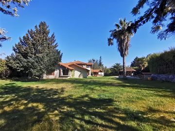 Casa en Venta en Machalí - Condominio Parque San Fuentes 6D + 5B
