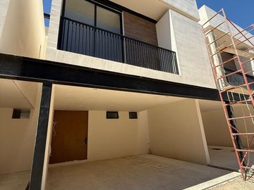 Casa en venta tipo villa en privada al norte de Mérida, en Temozón