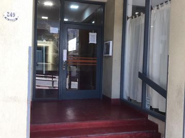 Departamento sobre peatonal