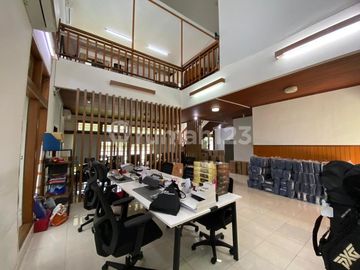 Rumah 2 Lantai dengan Lahan Luas di Area Prime & Strategis Cilandak