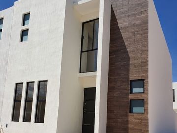 CASA EN VENTA FRENTE A WALMART SAN REMO ZONDUSTRIAL EJE 12 VILLA DE POZOS