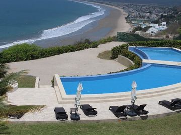 Se Vende Condominio Frente al Mar en Ayangue