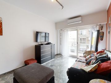 Departamento 4 Amb Al Frente con Balcon, Cochera y Baulera