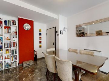 Departamento 4 Amb Al Frente con Balcon, Cochera y Baulera