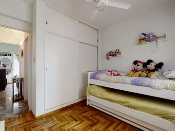 Departamento 4 Amb Al Frente con Balcon, Cochera y Baulera