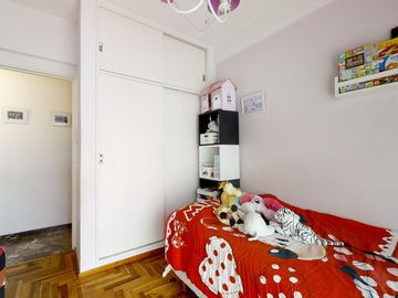 Departamento 4 Amb Al Frente con Balcon, Cochera y Baulera