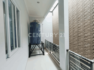 Rumah 2 Lantai Lokasi Strategis Di Pulomas S7646