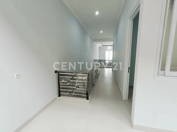 Rumah 2 Lantai Lokasi Strategis Di Pulomas S7646