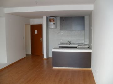 Excelente semipiso de 3 amb. con cochera
