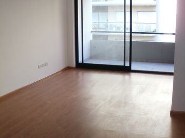 Excelente semipiso de 3 amb. con cochera