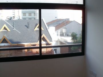 Excelente semipiso de 3 amb. con cochera