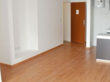 Excelente semipiso de 3 amb. con cochera