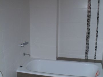 Excelente semipiso de 3 amb. con cochera