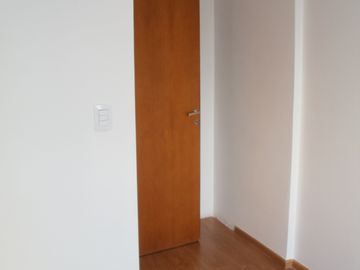 Excelente semipiso de 3 amb. con cochera