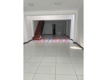 Se Alquila Local Comercial En Av Gerardo Unger Frente A La Uni
