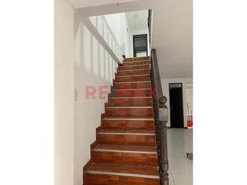 Se Alquila Local Comercial En Av Gerardo Unger Frente A La Uni