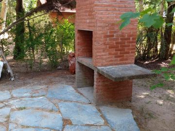 CASA 3 AMBIENTES ( 75 M2 CUB ) 450 M2 TOTALES , A DOS CUADRAS DEL MAR