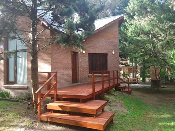 CASA 3 AMBIENTES ( 75 M2 CUB ) 450 M2 TOTALES , A DOS CUADRAS DEL MAR