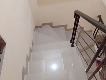 RUKO BARU 2.5 LANTAI DI PINGGIR JALAN RAYA WIBAWA MUKTI II JATIASIH, BEKASI