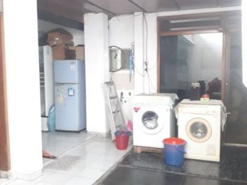 Rumah Luas Strategis di Jalan Margorejo Indah Surabaya