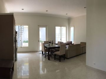 Dijual Rumah Garnet Pondok Hijau Golf, PHG Gading Serpong Tangerang Hoek Semi Furnish Renovasi Bagus