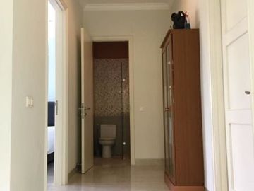 Dijual Rumah Garnet Pondok Hijau Golf, PHG Gading Serpong Tangerang Hoek Semi Furnish Renovasi Bagus