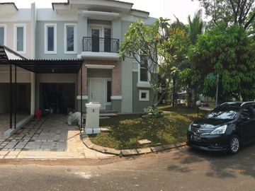 Dijual Rumah Garnet Pondok Hijau Golf, PHG Gading Serpong Tangerang Hoek Semi Furnish Renovasi Bagus