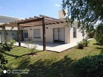 Propiedad de categorÃ­a en Villa Montenegro, Anisacate, Cba