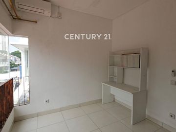 Rumah Eksklusif Cluster Cassia 2 LT JGC 2 AC Backyard Tertutup