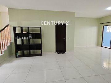 Rumah Eksklusif Cluster Cassia 2 LT JGC 2 AC Backyard Tertutup